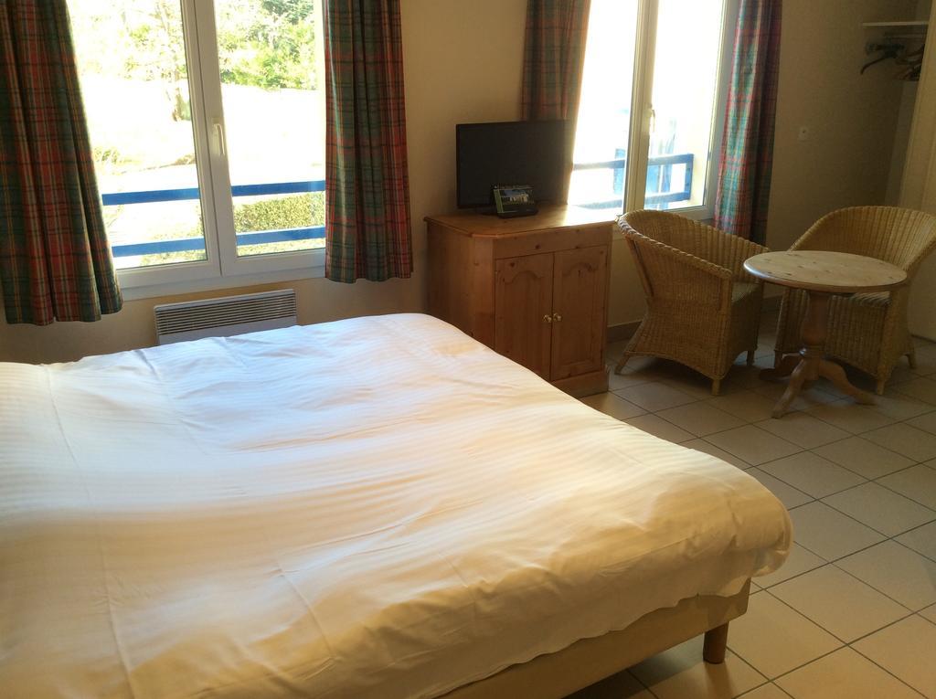 Residence Hotel Les Ducs De Chevreuse Avec Hebergement, Repas & Pdj, Seminaire, Bureau & Parking Стая снимка