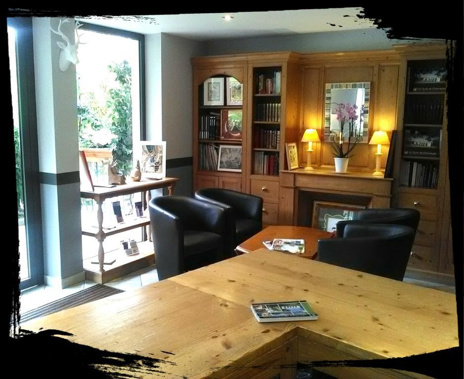 Residence Hotel Les Ducs De Chevreuse Avec Hebergement, Repas & Pdj, Seminaire, Bureau & Parking Екстериор снимка