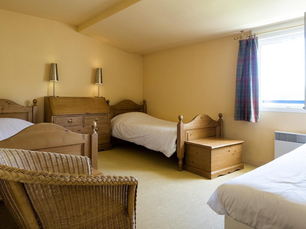 Residence Hotel Les Ducs De Chevreuse Avec Hebergement, Repas & Pdj, Seminaire, Bureau & Parking Екстериор снимка