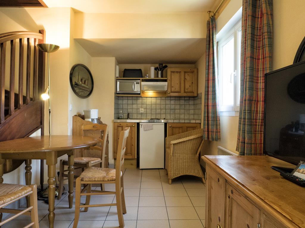 Residence Hotel Les Ducs De Chevreuse Avec Hebergement, Repas & Pdj, Seminaire, Bureau & Parking Екстериор снимка