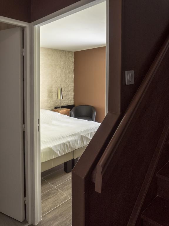 Residence Hotel Les Ducs De Chevreuse Avec Hebergement, Repas & Pdj, Seminaire, Bureau & Parking Екстериор снимка