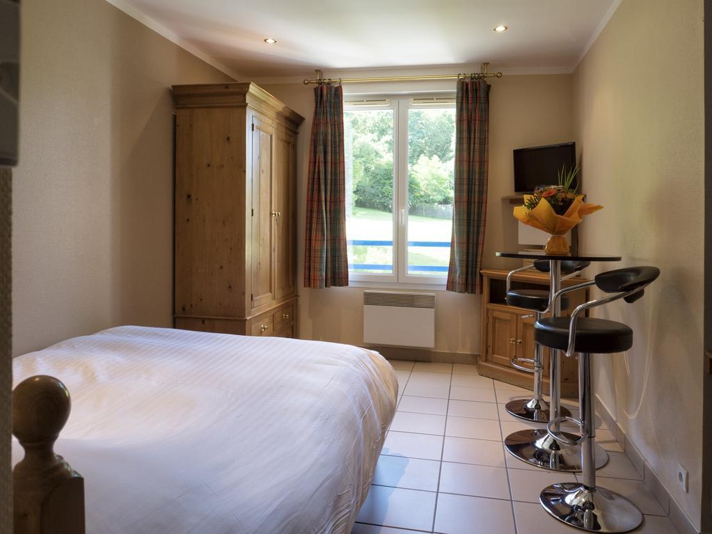Residence Hotel Les Ducs De Chevreuse Avec Hebergement, Repas & Pdj, Seminaire, Bureau & Parking Екстериор снимка